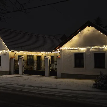 Szent Ivan Vendeghaz Guest house Tata